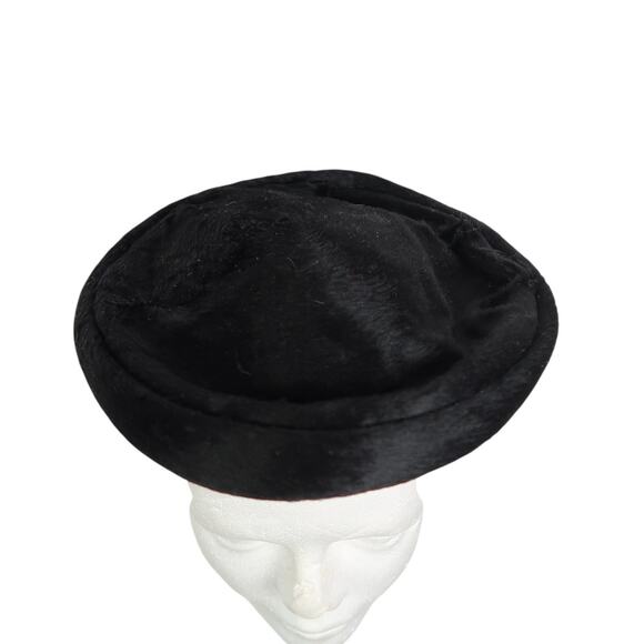 Vintage 60s Black Faux Fur Velvet Beret Hat w/ Chin Strap - Picture 4 of 7